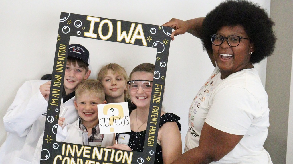 Iowa Invention Convention photo booth with Dasia
