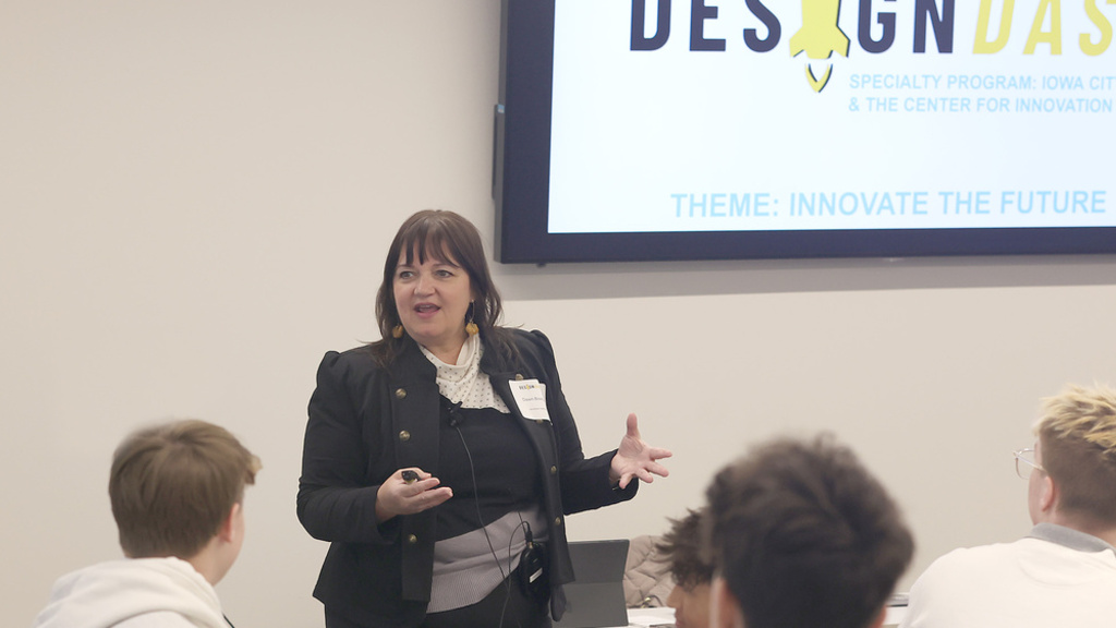 Jacobson Institute Director, Dawn Bowlus, facilitating DesignDash to participants.